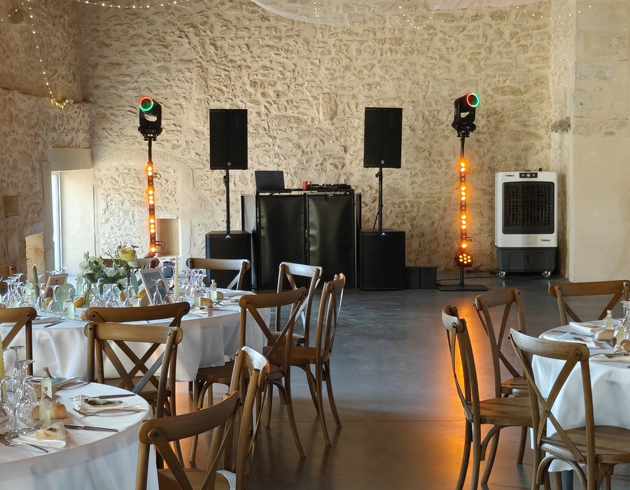 Installation son et lumière YLC Événement dans une salle en pierre