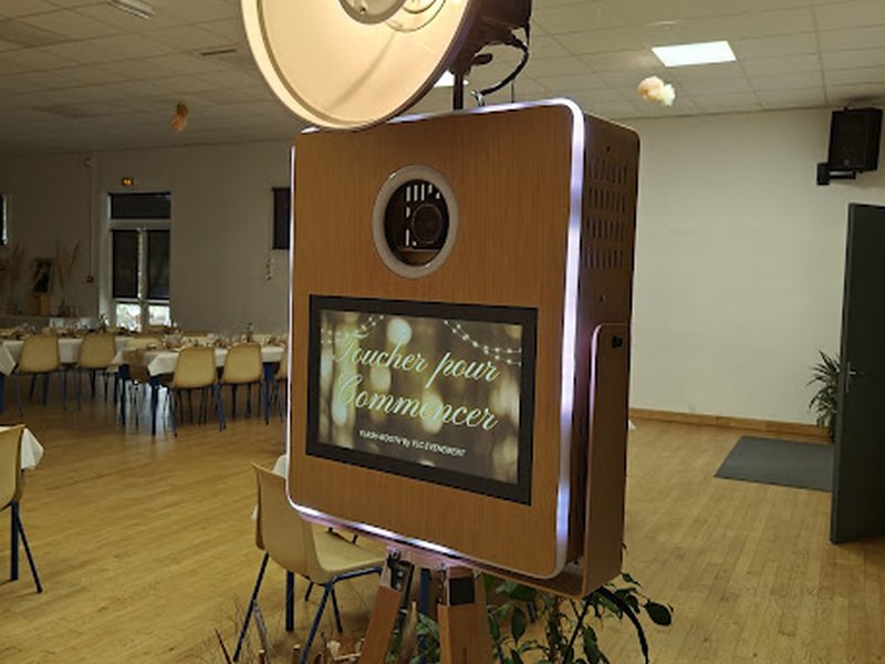Photobooth installé dans la salle de réception pour animer le repas